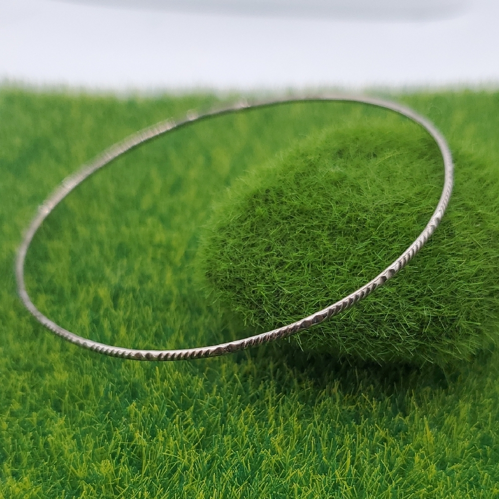 3/$20 Elegant Silver Tone‎ Bangle Bracelet B3025
